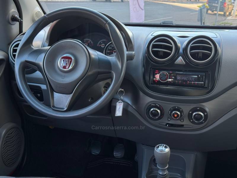 FIAT - PALIO - 2015/2016 - Vermelha - R$ 41.900,00