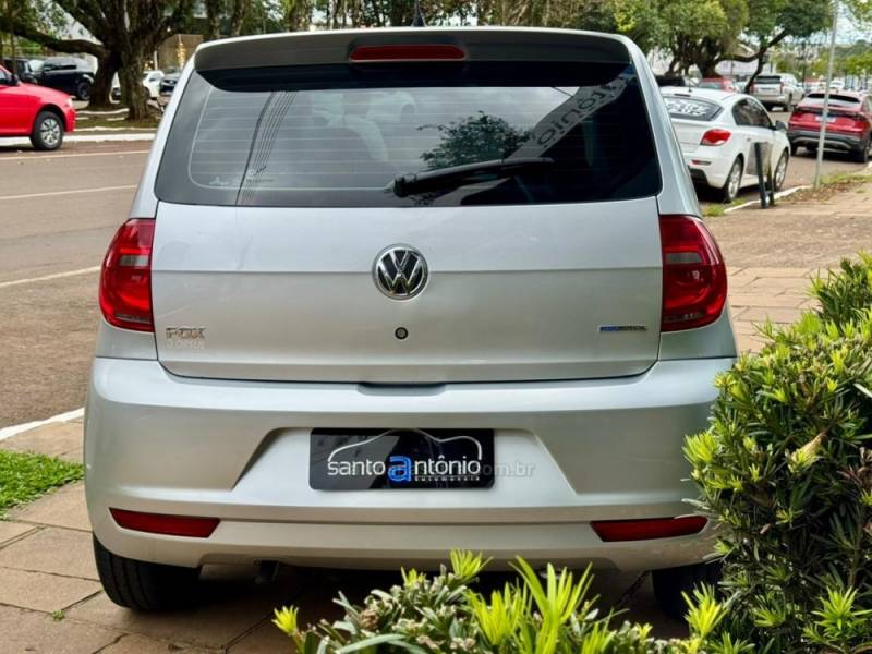 VOLKSWAGEN - FOX - 2013/2014 - Prata - R$ 42.900,00