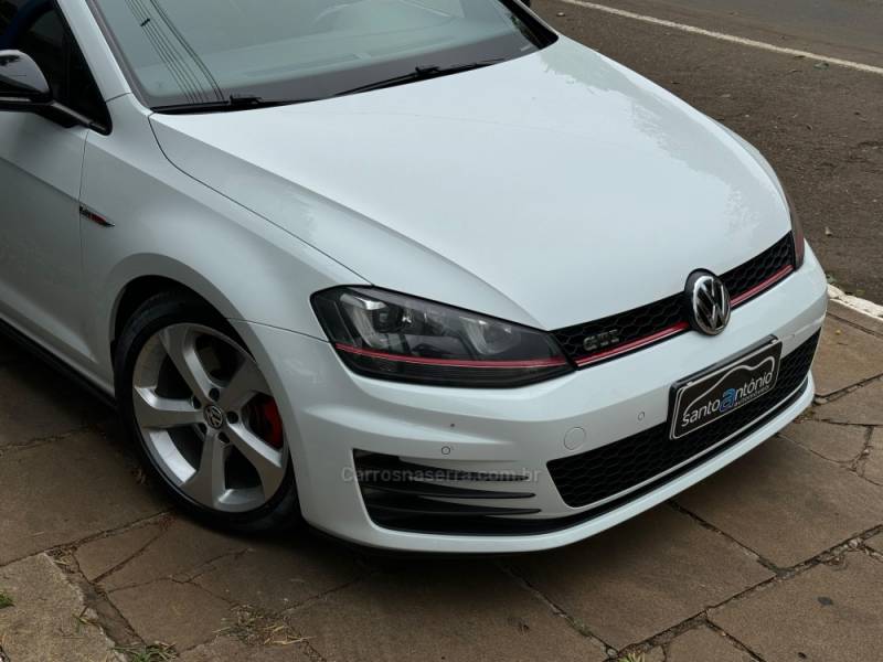 VOLKSWAGEN - GOLF - 2014/2015 - Branca - R$ 149.900,00