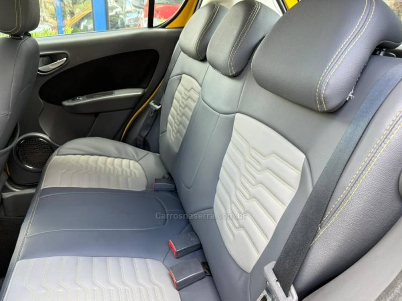 FIAT - PALIO - 2013/2014 - Amarela - R$ 44.900,00