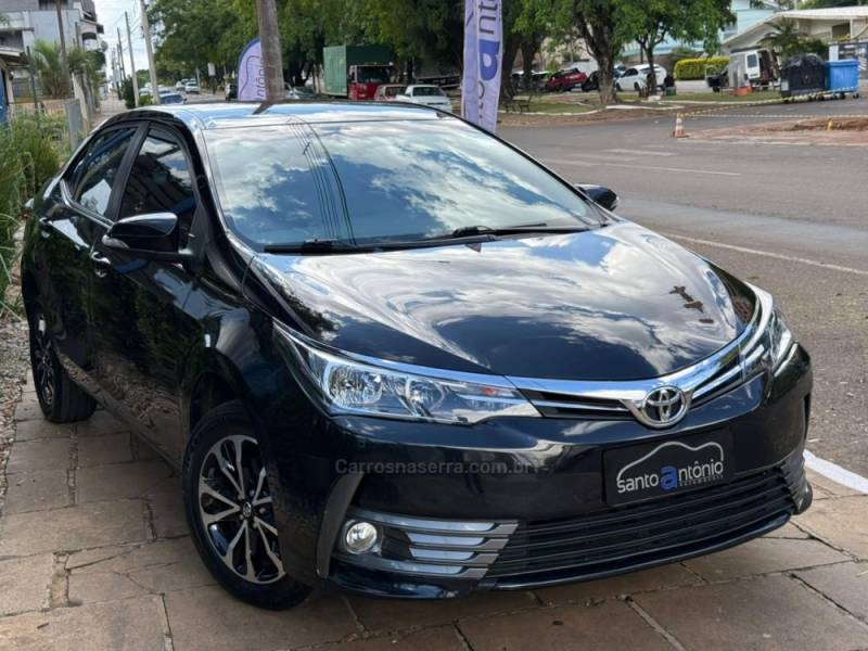 TOYOTA - COROLLA - 2017/2018 - Preta - R$ 89.900,00