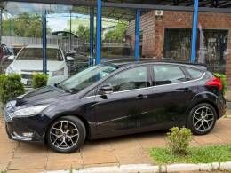 FORD - FOCUS - 2015/2016 - Preta - R$ 64.900,00