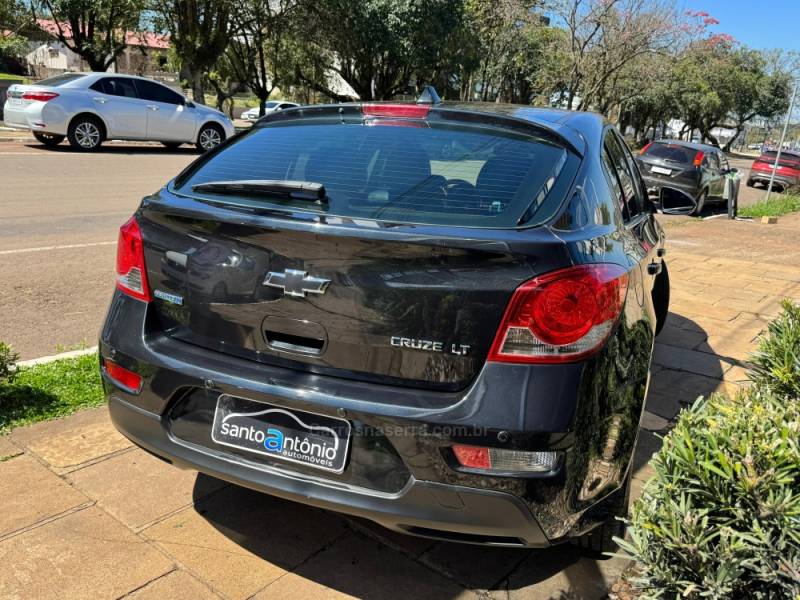 CHEVROLET - CRUZE - 2013/2014 - Preta - R$ 61.900,00