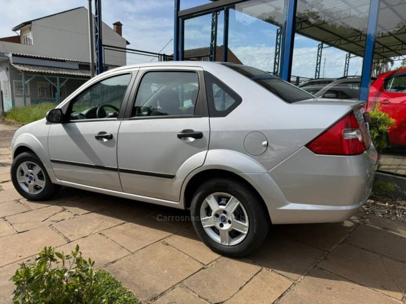FORD - FIESTA - 2006/2007 - Prata - R$ 24.900,00