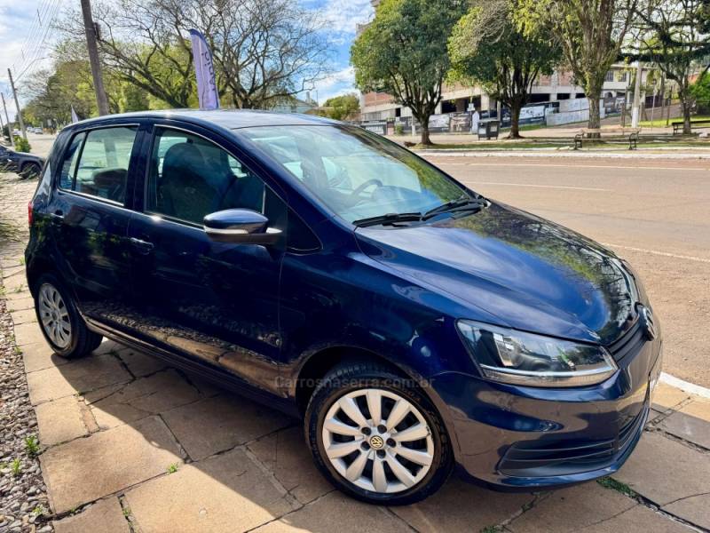 VOLKSWAGEN - FOX - 2015/2016 - Azul - R$ 51.900,00