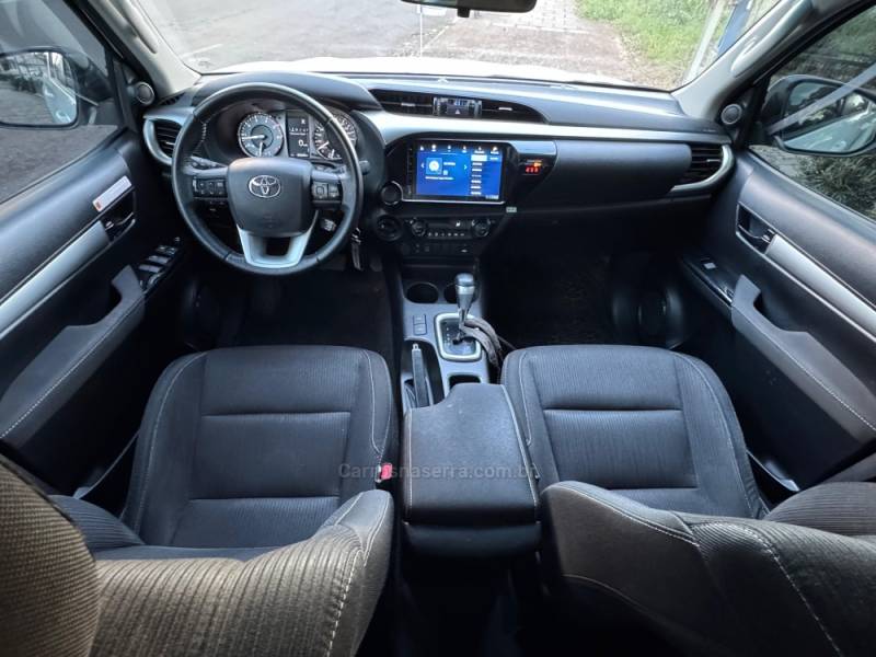 TOYOTA - HILUX - 2023/2024 - Branca - R$ 219.900,00