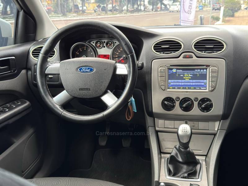 FORD - FOCUS - 2012/2012 - Prata - R$ 43.900,00