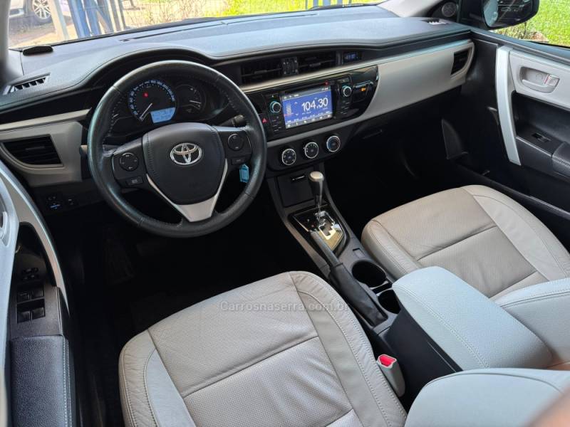 TOYOTA - COROLLA - 2015/2016 - Prata - R$ 79.900,00