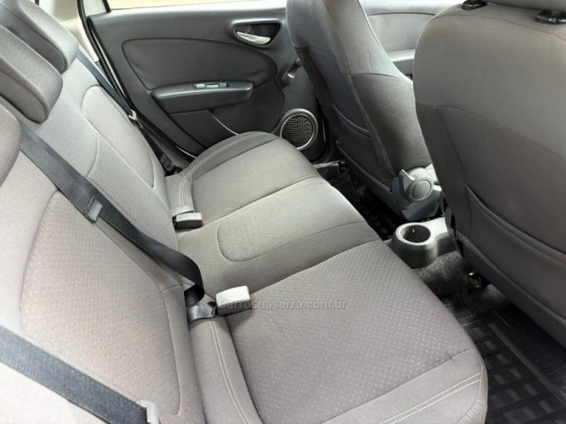 FIAT - GRAND SIENA - 2013/2013 - Branca - R$ 35.900,00