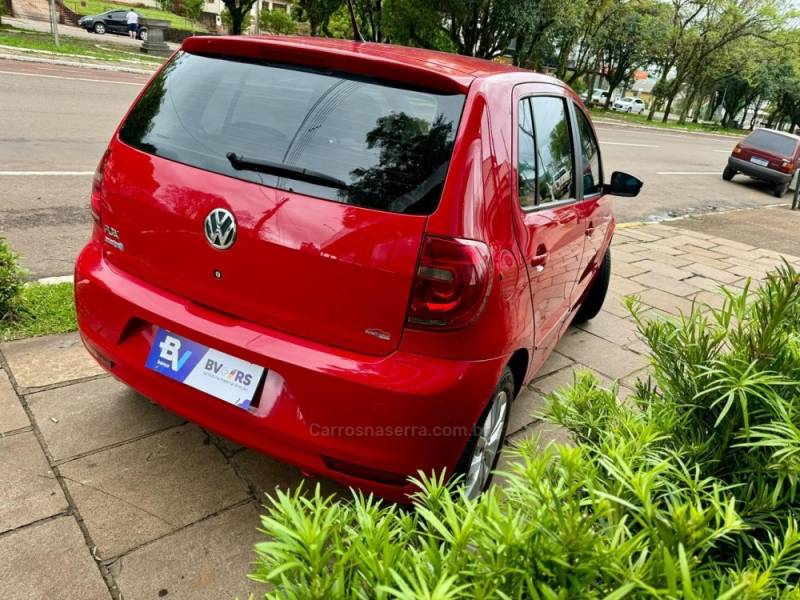 VOLKSWAGEN - FOX - 2013/2014 - Vermelha - R$ 43.900,00