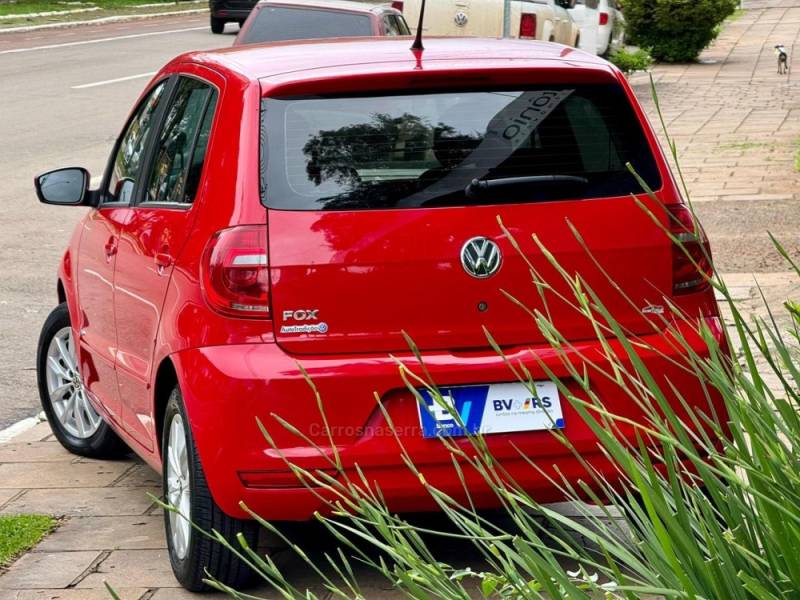 VOLKSWAGEN - FOX - 2013/2014 - Vermelha - R$ 43.900,00
