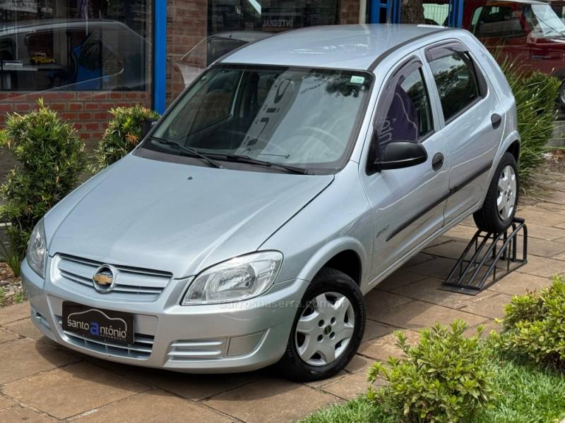 CHEVROLET - CELTA - 2010/2011 - Prata - R$ 29.900,00