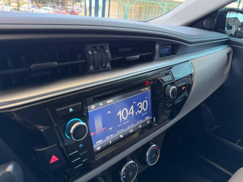 TOYOTA - COROLLA - 2015/2016 - Prata - R$ 79.900,00