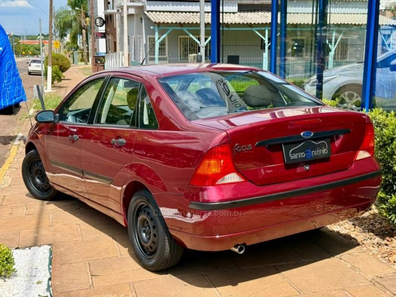 FORD - FOCUS - 2005/2005 - Vermelha - R$ 19.900,00