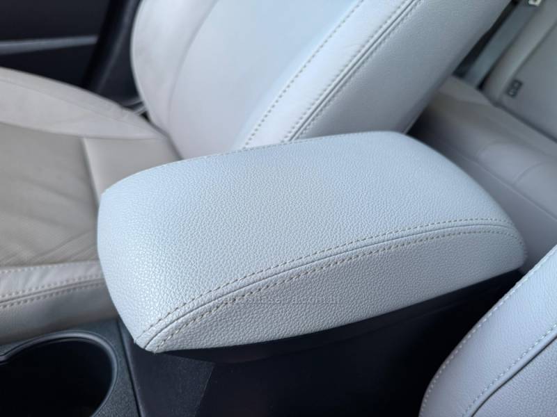 TOYOTA - COROLLA - 2015/2016 - Prata - R$ 79.900,00