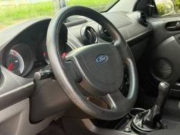 FORD - FIESTA - 2011/2012 - Branca - R$ 31.900,00