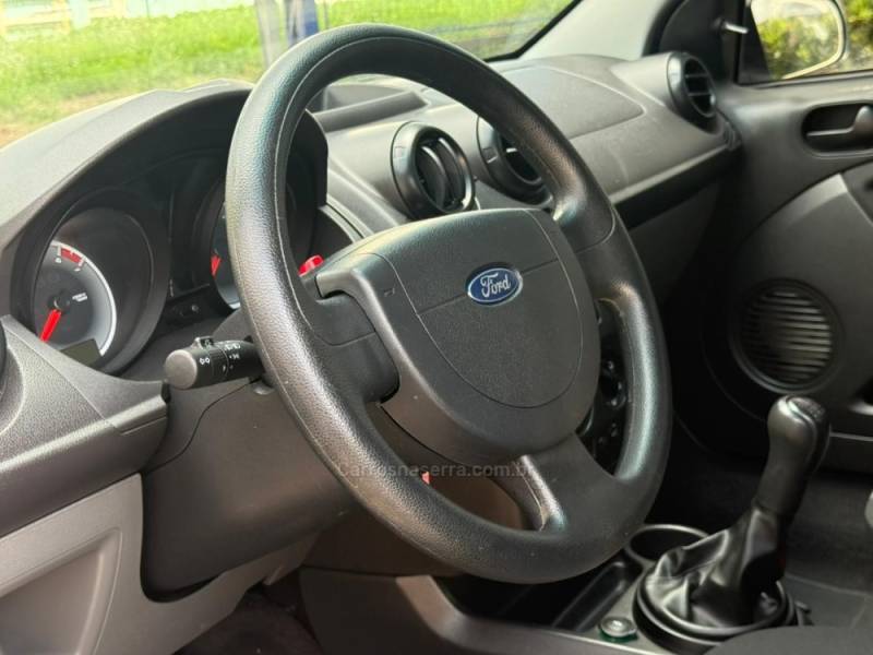 FORD - FIESTA - 2011/2012 - Branca - R$ 31.900,00