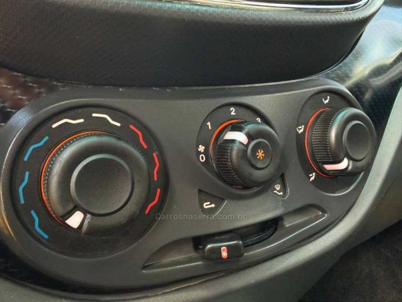 FIAT - PALIO - 2013/2014 - Amarela - R$ 44.900,00