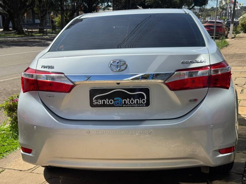 TOYOTA - COROLLA - 2015/2016 - Prata - R$ 79.900,00
