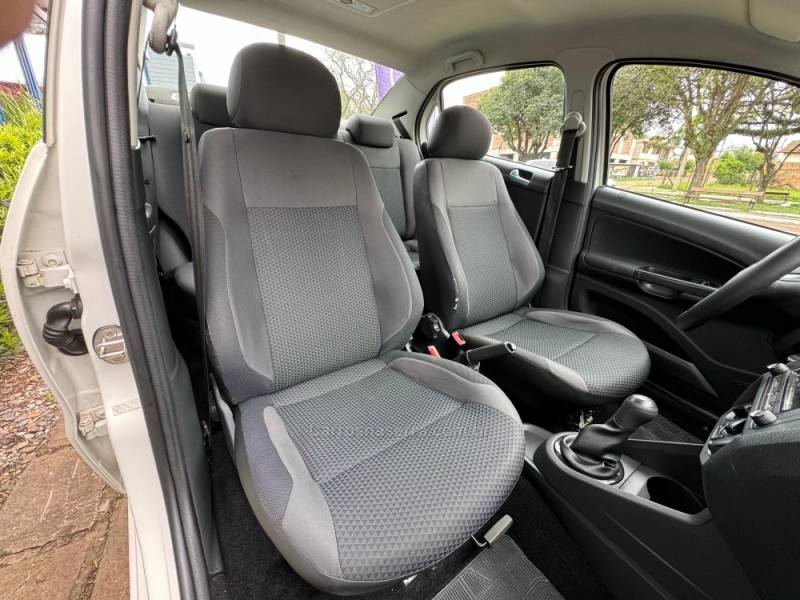 VOLKSWAGEN - VOYAGE - 2018/2019 - Branca - R$ 54.900,00