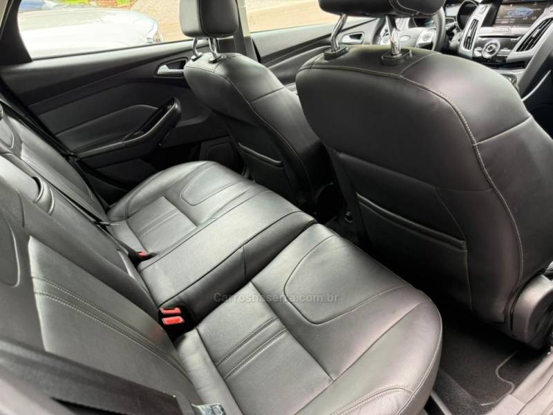 FORD - FOCUS - 2015/2015 - Preta - R$ 55.900,00