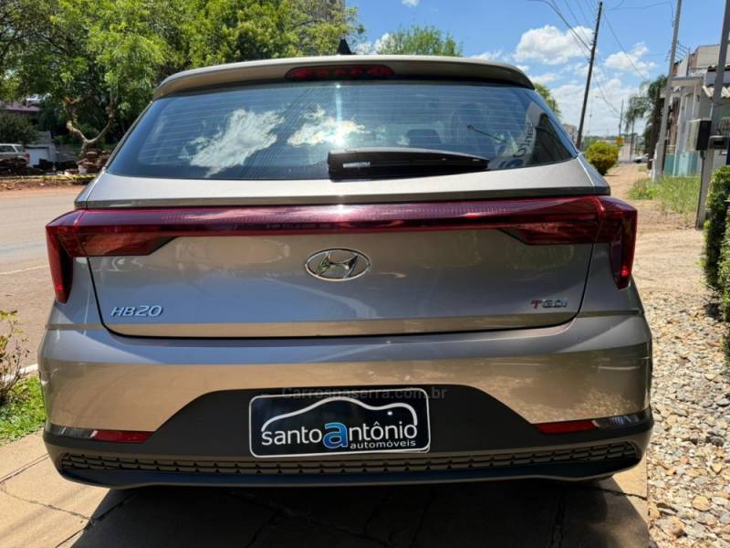 HYUNDAI - HB20 - 2023/2024 - Prata - R$ 84.900,00