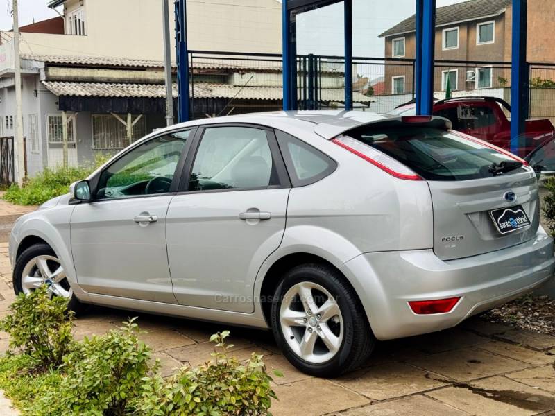 FORD - FOCUS - 2011/2012 - Prata - R$ 41.900,00