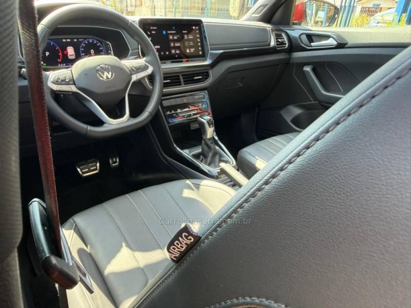 VOLKSWAGEN - T-CROSS - 2024/2025 - Vermelha - R$ 155.900,00