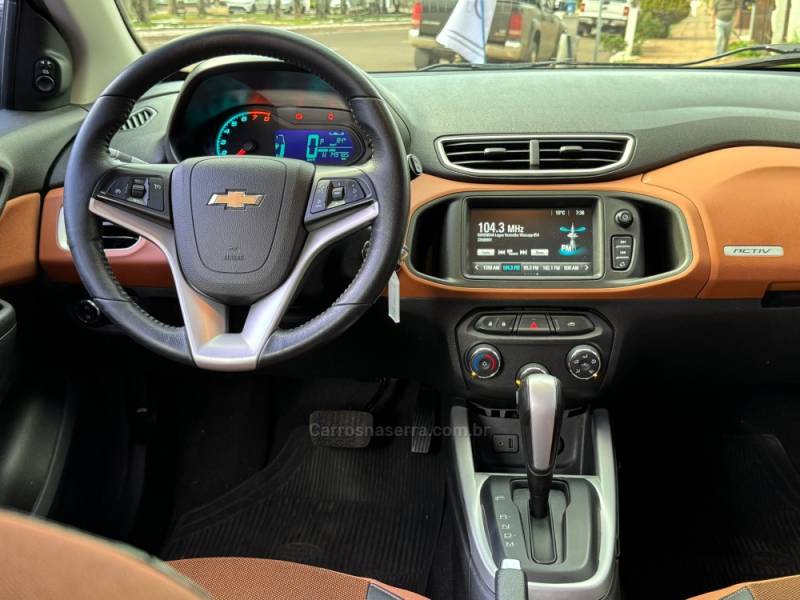 CHEVROLET - ONIX - 2018/2018 - Vermelha - R$ 67.900,00
