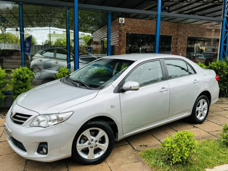 TOYOTA - COROLLA - 2011/2012 - Prata - R$ 64.900,00