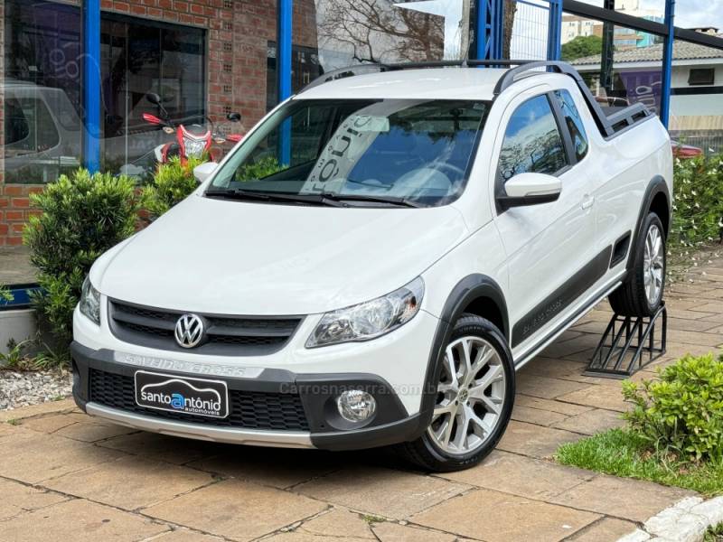 VOLKSWAGEN - SAVEIRO - 2012/2013 - Branca - R$ 58.900,00