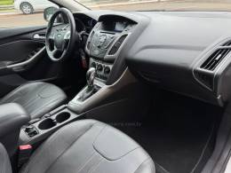 FORD - FOCUS - 2014/2015 - Branca - R$ 54.900,00