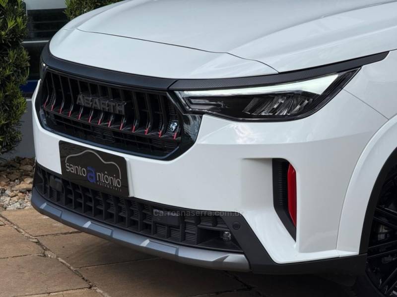 FIAT - FASTBACK - 2025/2026 - Branca - R$ 156.900,00