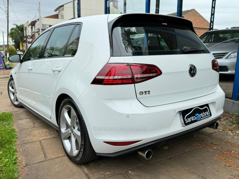 VOLKSWAGEN - GOLF - 2014/2015 - Branca - R$ 149.900,00