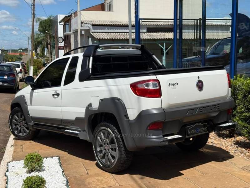 FIAT - STRADA - 2015/2016 - Branca - R$ 66.900,00