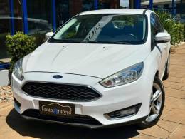 FORD - FOCUS - 2017/2018 - Branca - R$ 72.900,00