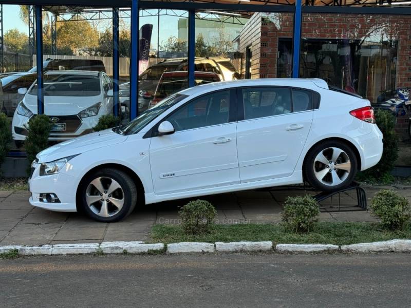 CHEVROLET - CRUZE - 2012/2013 - Branca - R$ 58.900,00