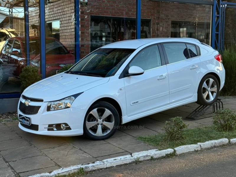 CHEVROLET - CRUZE - 2012/2013 - Branca - R$ 58.900,00