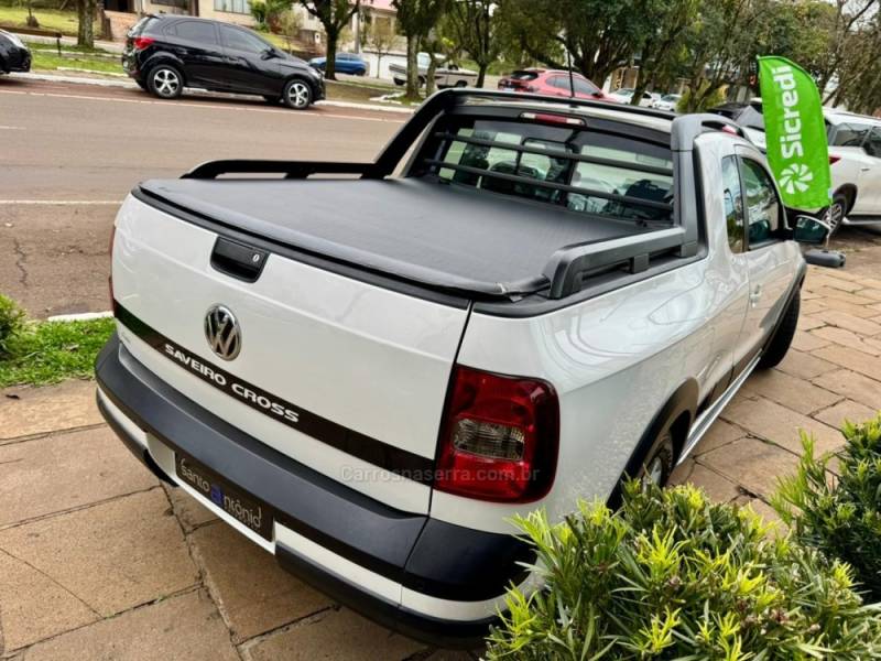 VOLKSWAGEN - SAVEIRO - 2013/2014 - Branca - R$ 64.900,00