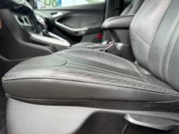 FORD - FOCUS - 2014/2015 - Branca - R$ 54.900,00