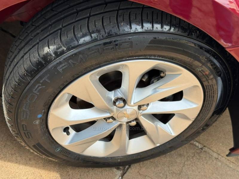 CHEVROLET - ONIX - 2022/2023 - Vermelha - R$ 73.900,00