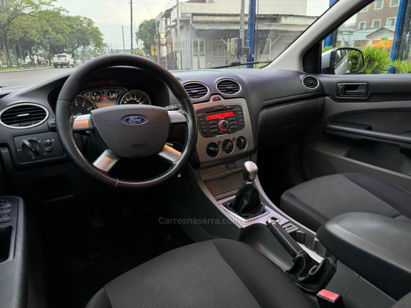 FORD - FOCUS - 2012/2013 - Prata - R$ 44.900,00