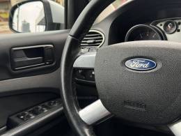 FORD - FOCUS - 2011/2012 - Prata - R$ 41.900,00