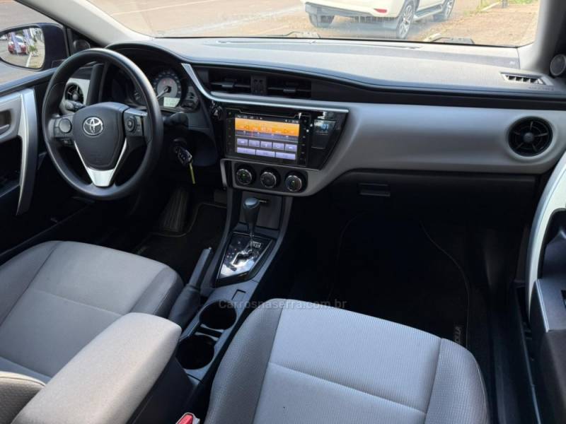 TOYOTA - COROLLA - 2017/2018 - Preta - R$ 89.900,00