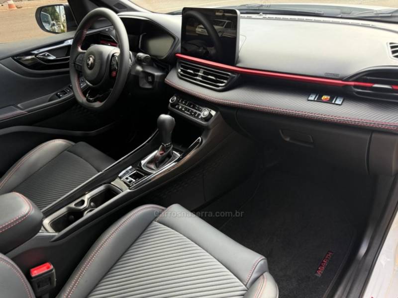 FIAT - FASTBACK - 2025/2026 - Branca - R$ 156.900,00