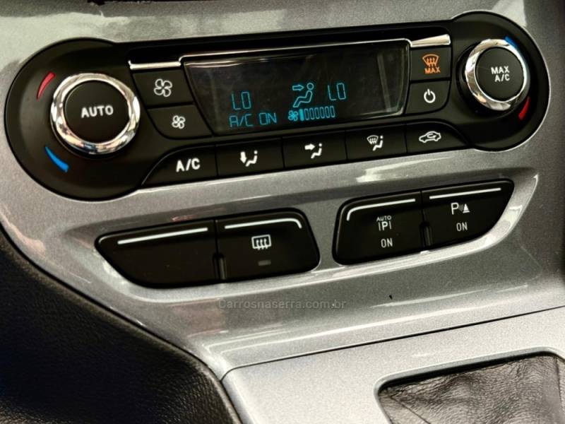 FORD - FOCUS - 2015/2015 - Preta - R$ 55.900,00