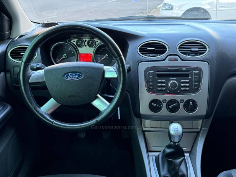 FORD - FOCUS - 2013/2013 - Cinza - R$ 46.900,00
