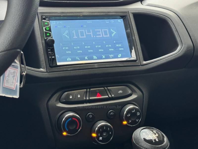 CHEVROLET - ONIX - 2014/2014 - Vermelha - R$ 46.990,00