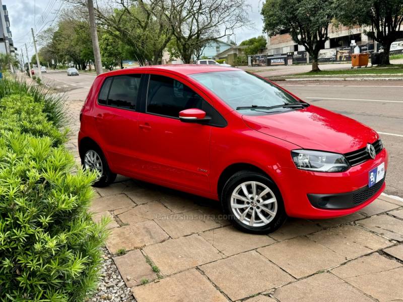 VOLKSWAGEN - FOX - 2013/2014 - Vermelha - R$ 44.900,00