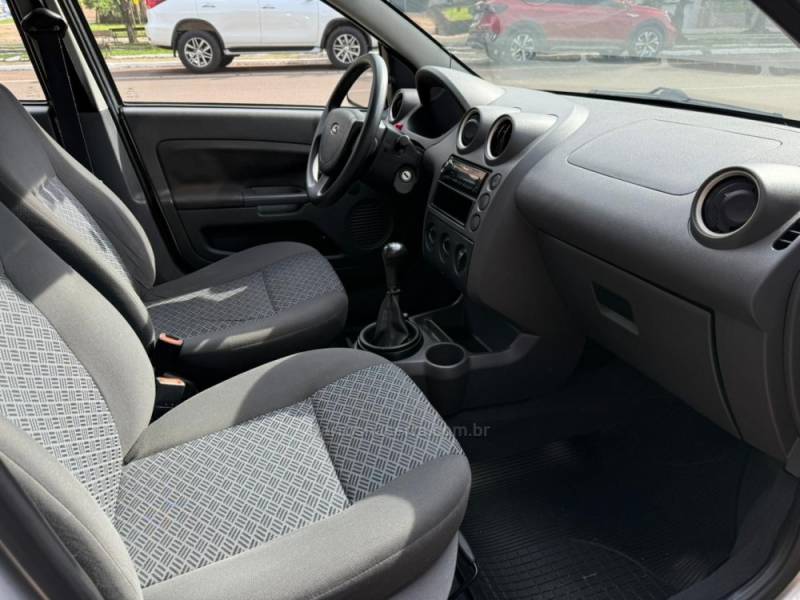FORD - FIESTA - 2006/2007 - Prata - R$ 24.900,00